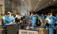 Tăng người tử vong vì COVID-19, các nước tiêm vắc-xin vẫn có nguy cơ bùng phát dịch 