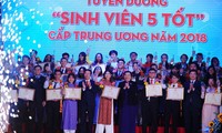 Vinh danh 190 &quot;Sinh viên 5 tốt&quot; cấp Trung ương