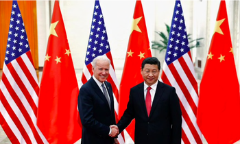 Ông Tập Cận Bình (phải) và ông Joe Biden trong một cuộc gặp năm 2013. (Ảnh: Reuters)