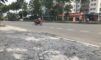 Vỉa hè lát đá hư hỏng, xuống cấp nhanh chóng, HĐND Hà Nội có giám sát?