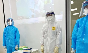 19 sinh viên trường ĐH Y tế Công cộng lên đường tới tâm dịch Bắc Giang.