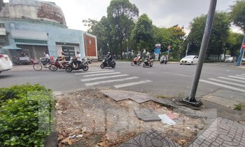 Gạch lát vỉa hè nhiều tuyến đường trung tâm TPHCM vỡ nát nhiều năm