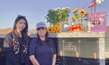 Người mẫu Ngọc Quyên chia sẻ xúc động khi lần đầu tới viếng mộ cố nghệ sĩ Chí Tài ở Mỹ 