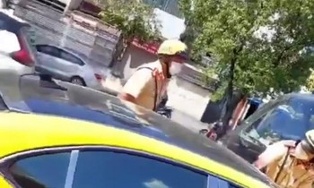 Thông tin mới vụ ô tô tông ngã xe của CSGT rồi bỏ chạy