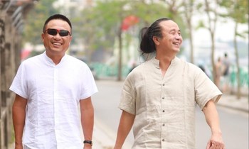 Nhạc sĩ Lê Minh Sơn (phải) và tác giả thơ Phong Huyền “chạm nhau” để làm album Tình - Yêu suốt cả đời 