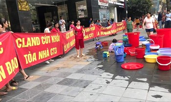 Chủ đầu tư cắt nước sinh hoạt kéo dài ảnh hưởng rất lớn đến cuộc sống của cư dân