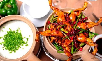 Lễ hội ẩm thực Singapore: Món nào cũng "mlem", từ súp sườn heo đến cua sốt ớt thơm lừng