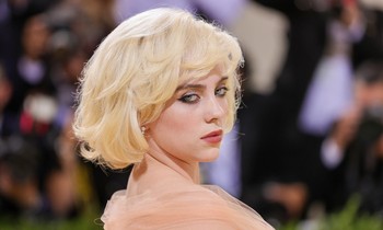 Thăng hạng nhan sắc nhờ tẩy tóc nhưng Billie Eilish vẫn chán ghét tóc vàng vì lý do này