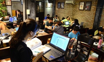 COVID-19 trở lại “đánh thẳng” vào học đường, học sinh sinh viên tại TP.HCM cần làm gì?