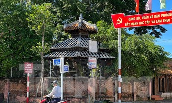 Nhà lục giác xây dựng trái phép trên đất Bảo tàng tỉnh Quảng Ngãi.
