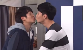 Người cướp đi "nụ hôn màn ảnh đầu tiên" của Park Seo Joon hóa ra là một mỹ nam thân quen
