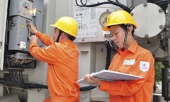 Bổ sung quy định về giá hợp đồng mua bán điện để so với khung giá điện Năm cơ sở là một trong những quy định mới, có hiệu lực từ tháng 12/2022. Ảnh minh hoạ