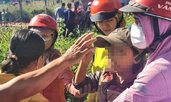 Bé trai 11 tuổi ở Đắk Lắk bị bố mẹ tâm thần nhốt nhiều ngày