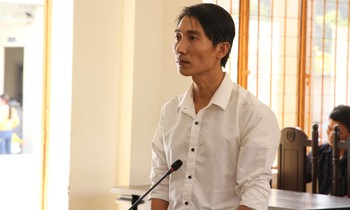 Bị cáo Phạm Chí Linh tại tòa chiều nay 21/11. Ảnh: Tân Châu