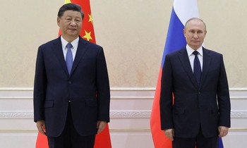 Tổng thống Nga Vladimir Putin và Chủ tịch Trung Quốc Tập Cận Bình trong cuộc gặp tại Uzbekistan ngày 15/9