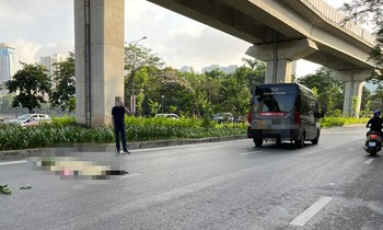 Xe limousine va chạm với người đi đường, một phụ nữ tử vong