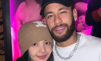 Bức ảnh gây bão mạng của Lisa và Neymar