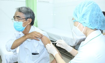 Bao nhiêu người tại TPHCM đã chích mũi 3 vắc xin ngừa COVID-19?