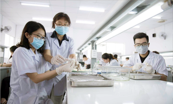 Điểm cao, đông thí sinh nhưng nhóm ngành Sức khỏe vẫn tuyển bổ sung