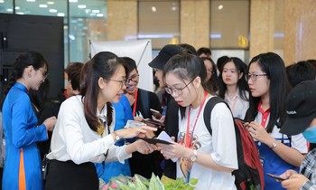 Để mỗi sinh viên là một khách hàng thực sự