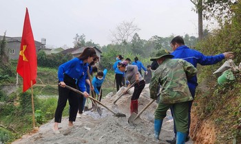 Tuổi trẻ Lạng Sơn hào hứng xây dựng Nông thôn mới .Ảnh: Duy Chiến 