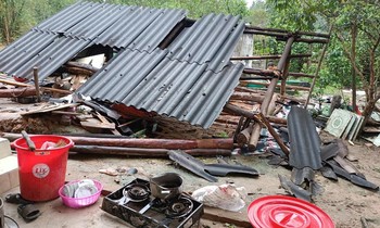 Gần 200 ngôi nhà ở Nghệ An tốc mái, hư hại sau trận lốc xoáy kèm mưa đá