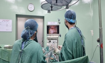 Người phụ nữ bị vòng tránh thai ‘đi lạc’, đâm thủng trực tràng