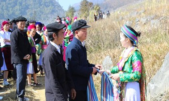 Chuẩn bị sẵn sàng cho Ngày hội Văn hóa Mông toàn quốc lần thứ III.