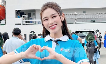 Hoa hậu Đỗ Thị Hà chia sẻ cảm xúc lần đầu được đến Trường Sa