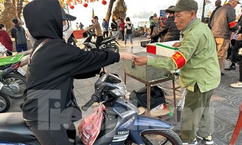 Cận cảnh các bãi xe 'chặt chém' tại Hà Nội
