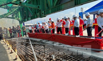 Cầu Vĩnh Tuy được hợp long sau hơn 2 năm thi công
