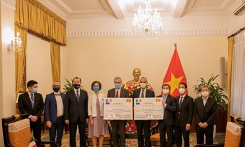 1.484.060 liều vắc-xin COVID-19 do Pháp và Ý hỗ trợ đã đến Việt Nam hôm nay