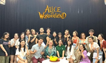 Lung linh sắc màu của nhạc kịch 'Alice ở xứ sở diệu kỳ'