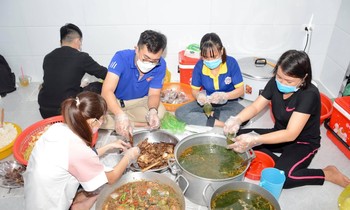 Những suất cơm nghĩa tình trong mùa dịch
