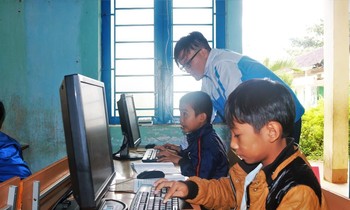 Quyên góp thiết bị, máy tính, điện thoại, máy tính bảng cũ tặng cho học sinh khó khăn