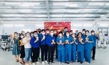 Thăm, chúc Tết sinh viên đang hỗ trợ công tác phòng, chống dịch