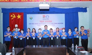 Bình Dương: Tập huấn đội hình sinh viên tình nguyện ‘Giảng dạy tiếng Anh miễn phí cho thiếu nhi’