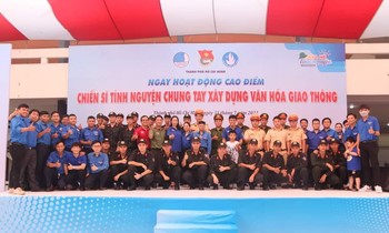 Sôi nổi Ngày hoạt động cao điểm 'Chiến sĩ tình nguyện chung tay xây dựng văn hóa giao thông'