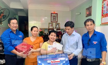 Đoàn Thanh niên báo Tiền Phong hỗ trợ trẻ em mồ côi sau đại dịch COVID-19 qua dự án 'Anh nuôi'