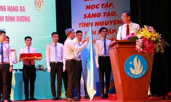 Hội Sinh viên Việt Nam tỉnh Bình Dương nhận Huân chương Lao động hạng Ba