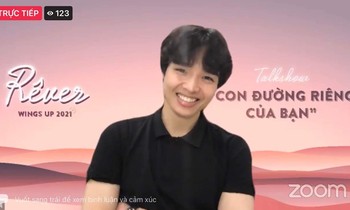 Tun Phạm chia sẻ về 'con đường riêng' cùng tân sinh viên báo chí tại Wings Up 2021