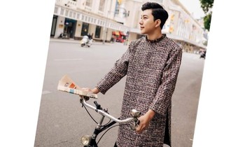 Diễn viên Tuấn Thành cùng tà áo dài nam qua khung ảnh phố Hà Nội vào xuân