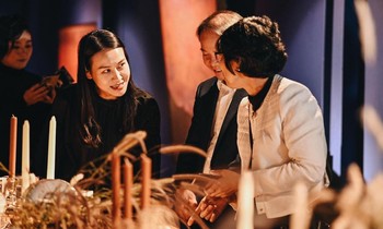 Giám đốc nghệ thuật nổi tiếng mở triển lãm cá nhân cho ca sĩ Vũ.