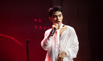 Em trai Sơn Tùng M-TP ra mắt, dân tình ‘săm soi’ và so sánh dữ dội