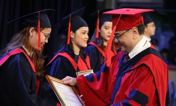 Tân cử nhân tốt nghiệp 3.98/4.0, đạt TOEIC 900