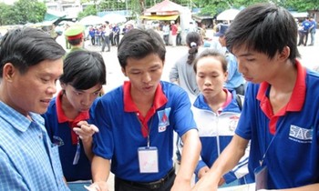 Vừa tiếp sức mùa thi, vừa chống dịch COVID-19