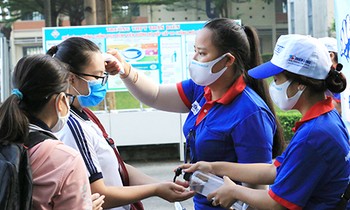 Do lỗi của giám thị, sáng nay thí sinh 3 tỉnh phải thi lại tốt nghiệp
