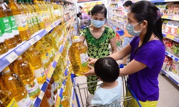 Dầu ăn giảm giá theo xăng