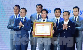 Hội Doanh nghiệp trẻ Hà Nội vinh dự đón nhận Huân chương Lao động hạng Nhì