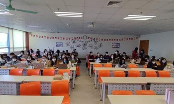 Sinh viên Hà Nội ngày đầu trở lại giảng đường: "Hồ hởi nhưng cũng hồi hộp"